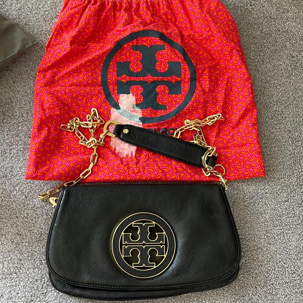 Black and gold Tory burch crossbody bag